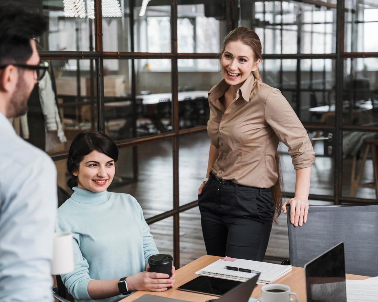 Ambiente di laboratorio pratico con strumenti di analisi sicurezza